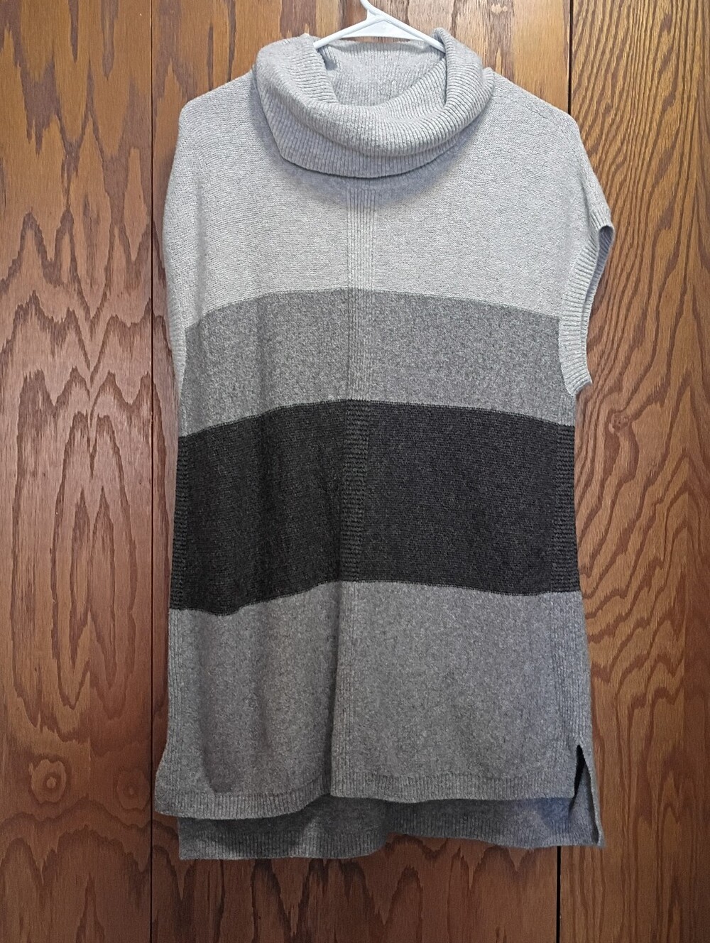 Croft& Barrow Sleeveless Turtleneck Colorblock Sweater - Gray